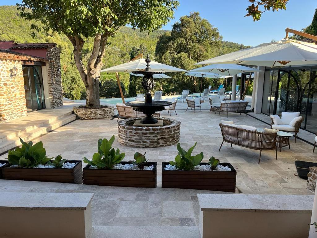 בורם-לה-מימוזה Auberge Du Dom מראה חיצוני תמונה