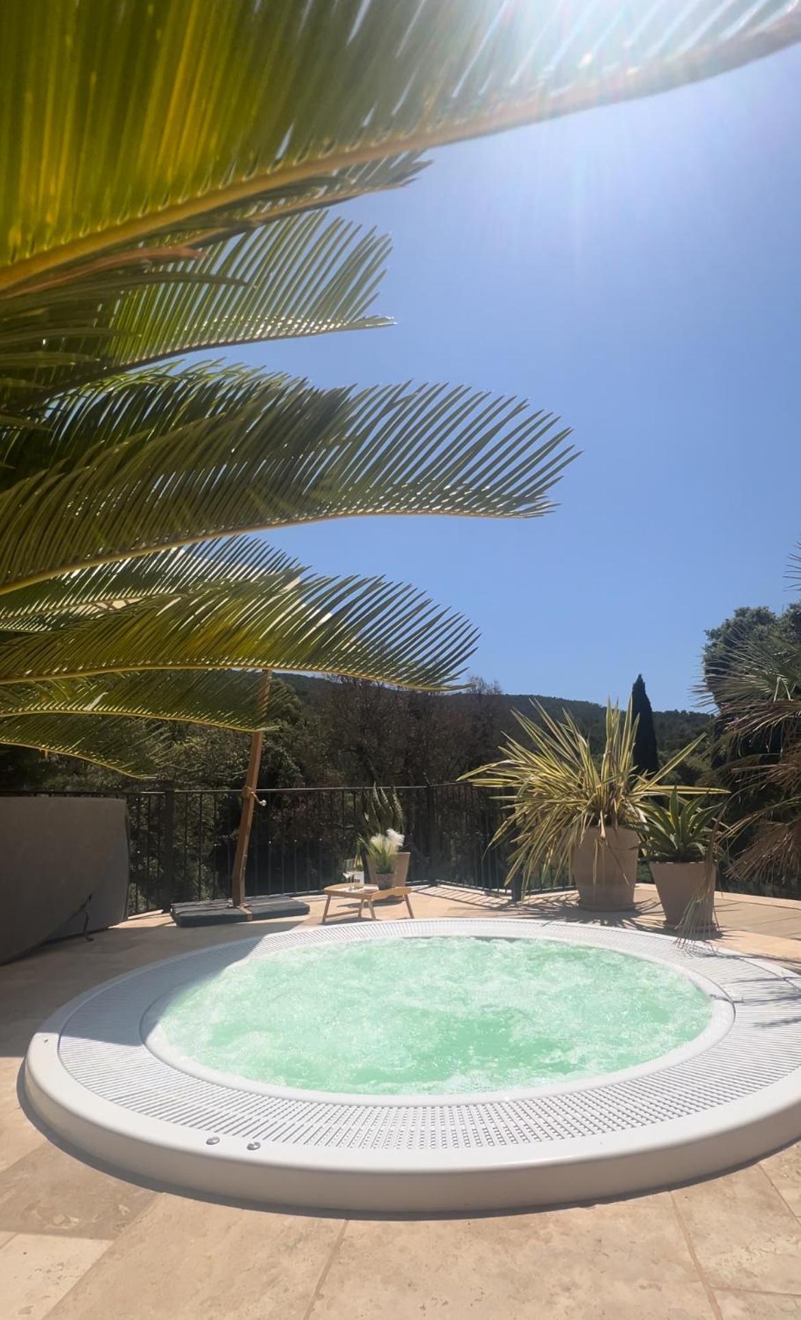 בורם-לה-מימוזה Auberge Du Dom מראה חיצוני תמונה